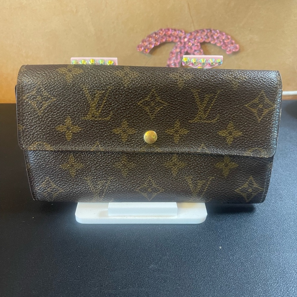 Auth Louis Vuitton Brown Monogram Wallet